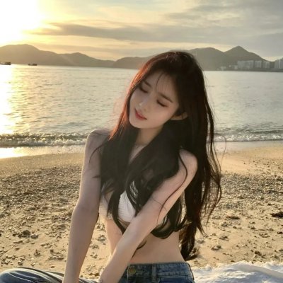 他从火光中走来